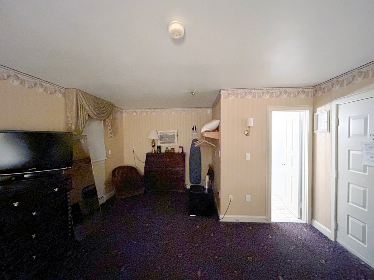 Inn at Saratoga Room 112 reverse