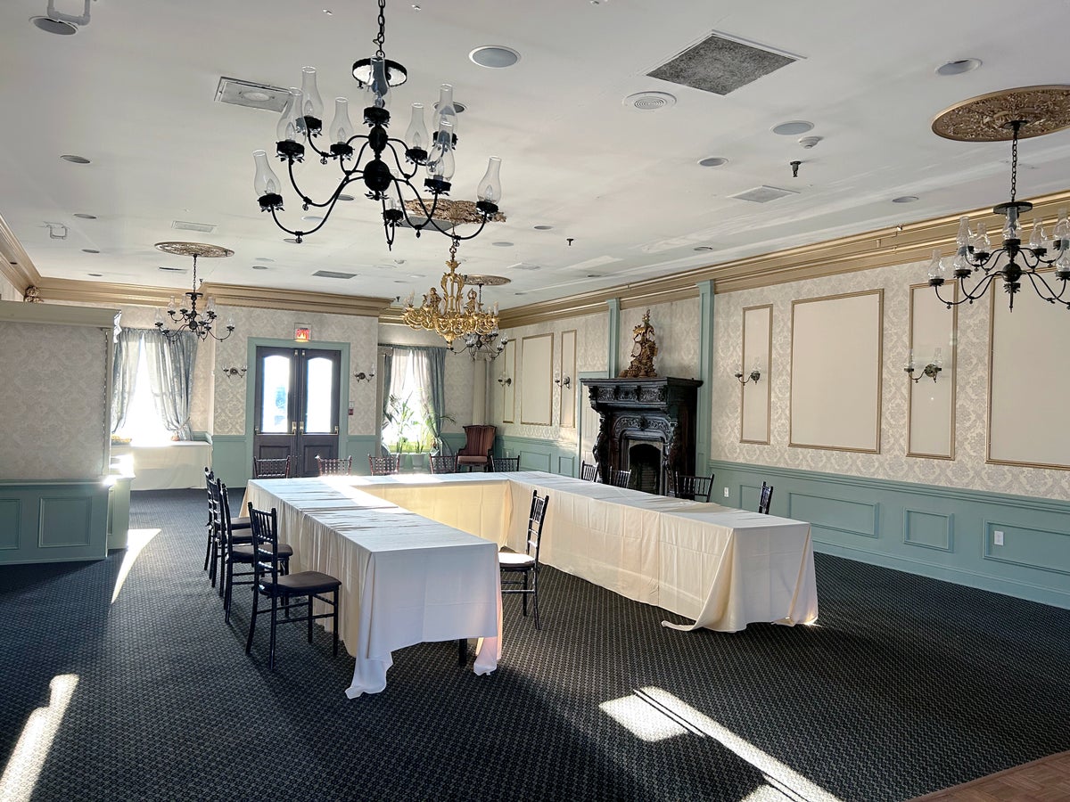 Inn at Saratoga ballroom
