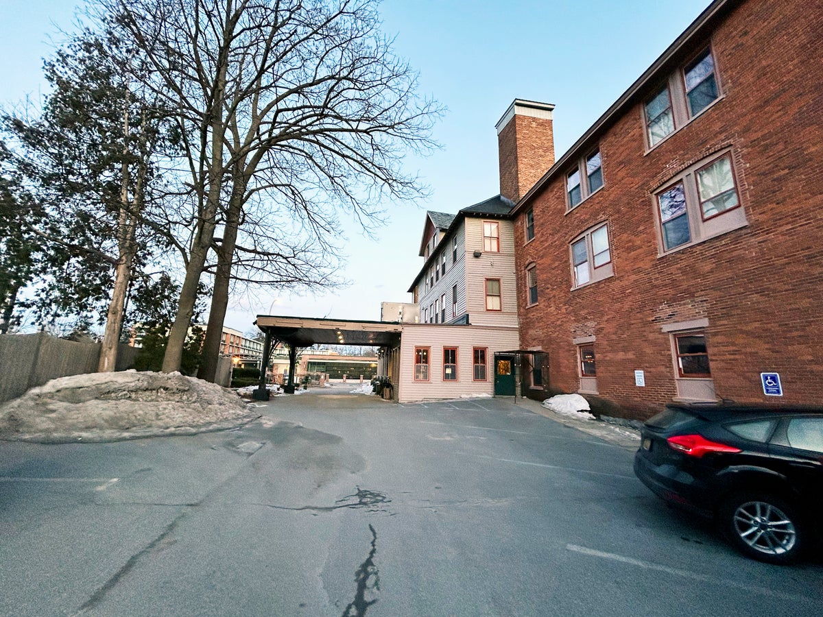 Inn at Saratoga parking lot