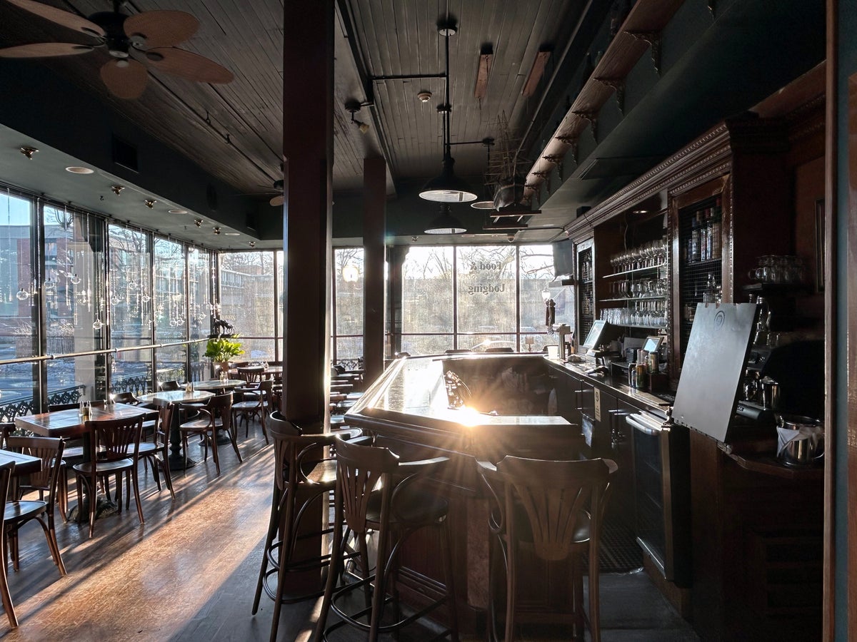 Inn at Saratoga restaurant bar
