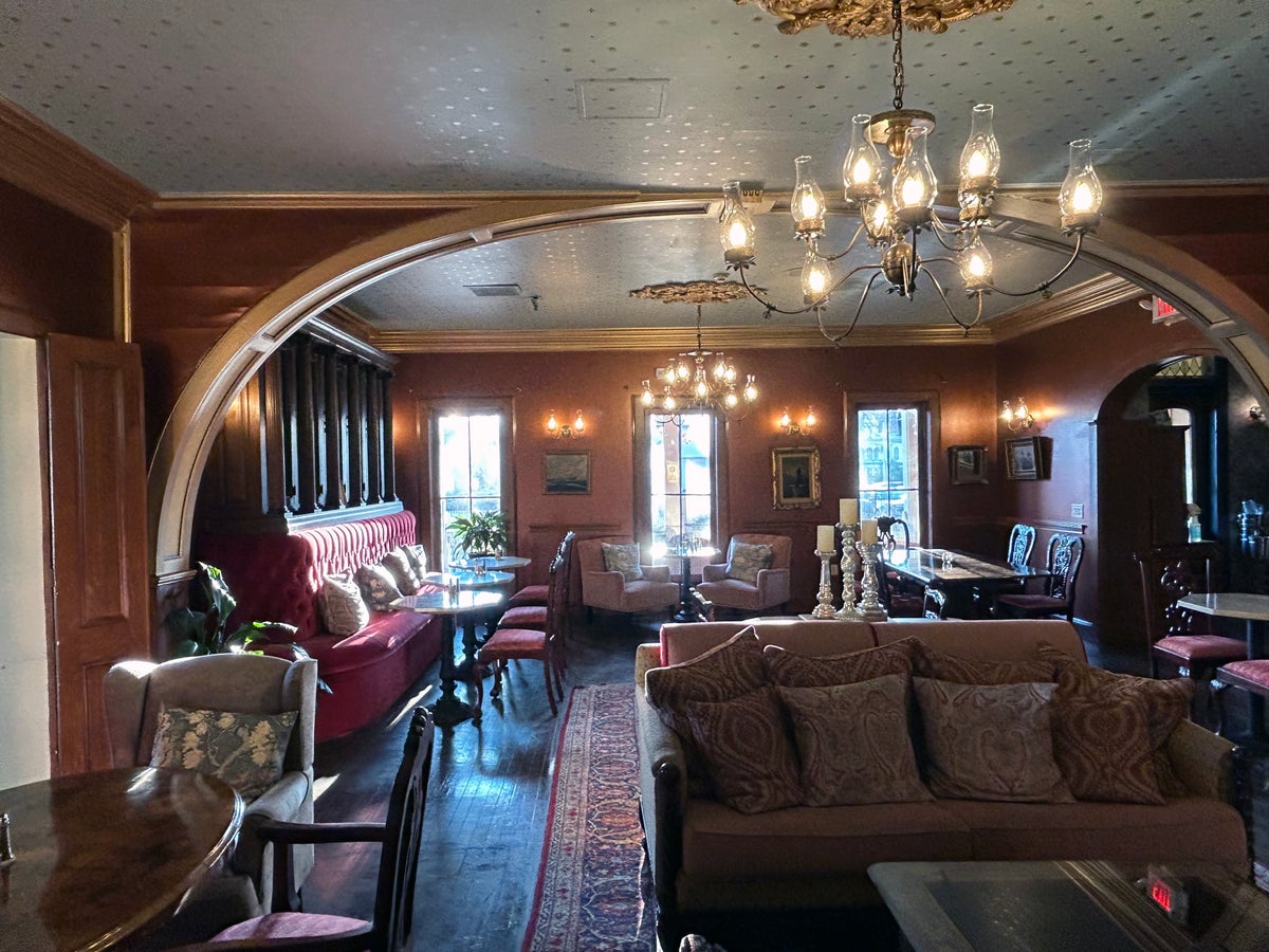 Inn at Saratoga sitting room