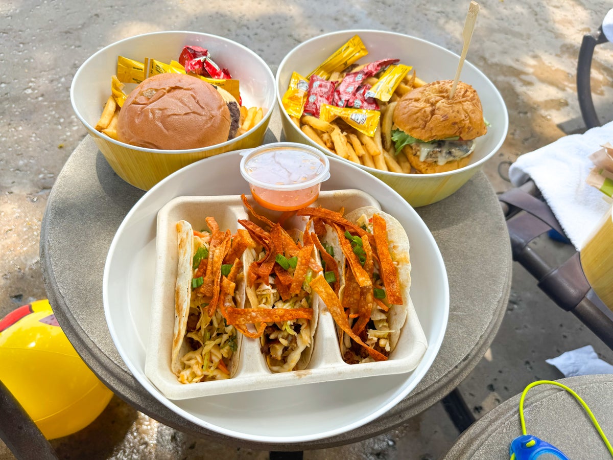 Loews Royal Pacific Hotel Universal Orlando Bule Bar pool tacos burgers