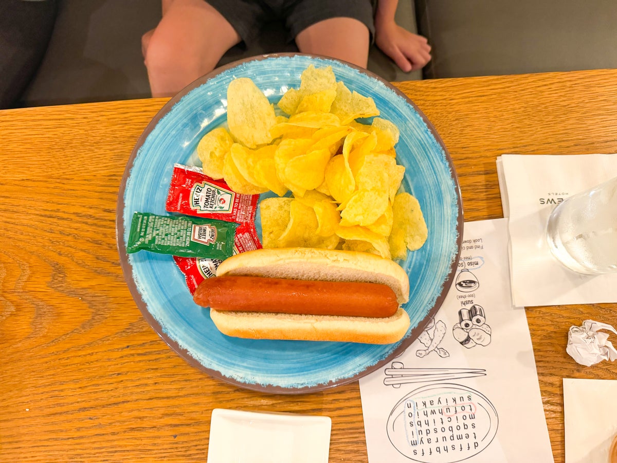Loews Royal Pacific Hotel Universal Orlando Orchid Court hot dog