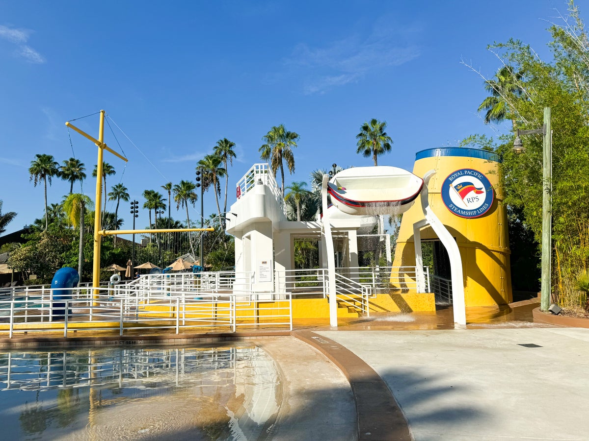 Loews Royal Pacific Hotel Universal Orlando Royal Bali Sea children play