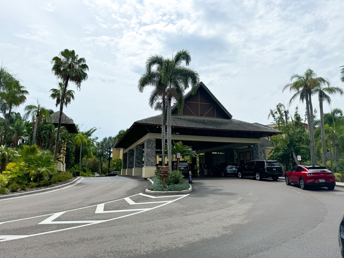 Loews Royal Pacific Hotel Universal Orlando driveway