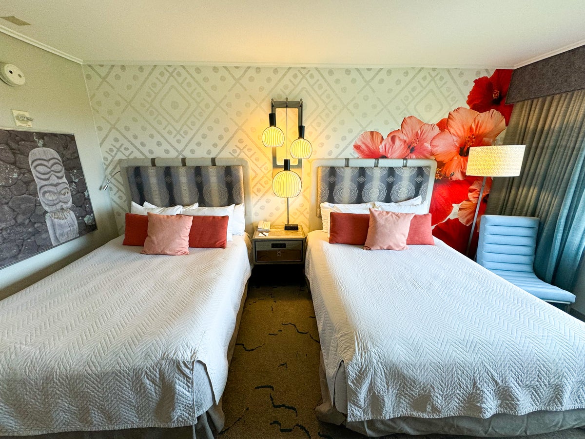 Loews Royal Pacific Hotel Universal Orlando room beds