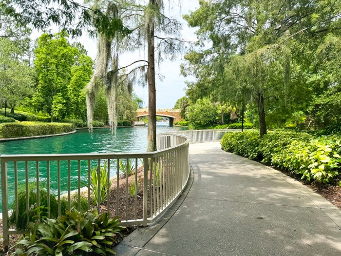 Loews Royal Pacific Hotel Universal Orlando walking path Loews Royal Pacific Hotel Universal Orlando walking path