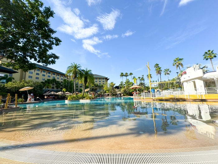 Loews Royal Pacific Hotel Universal Orlando zero entry pool Loews Royal Pacific Hotel Universal Orlando zero entry pool