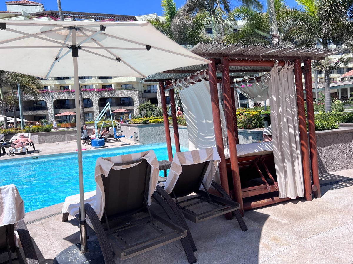 Marriott Puerto Vallarta bali bed and lounge chairs