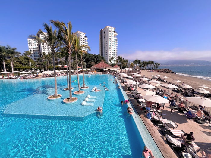 [Expired] Save up to $150 or Earn up to 20K Bonus Miles With American Airlines Vacations