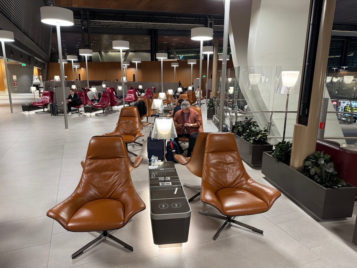 Platinum Gold Lounge North DOH emptier seating