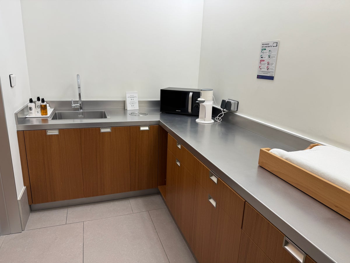Platinum Gold Lounge North DOH parents room sink