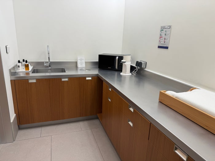 Platinum Gold Lounge North DOH parents room sink