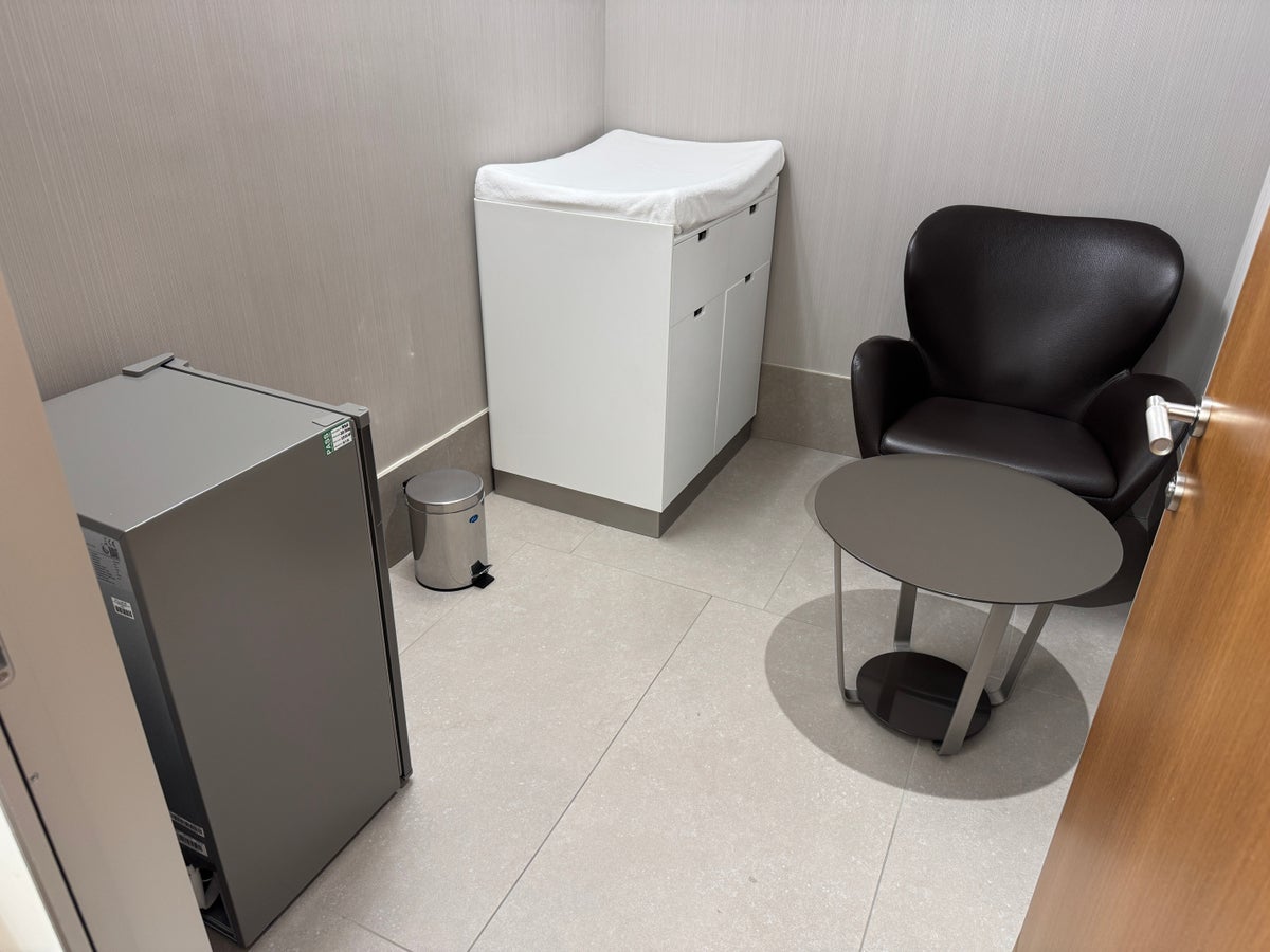Platinum Gold Lounge North DOH parents room