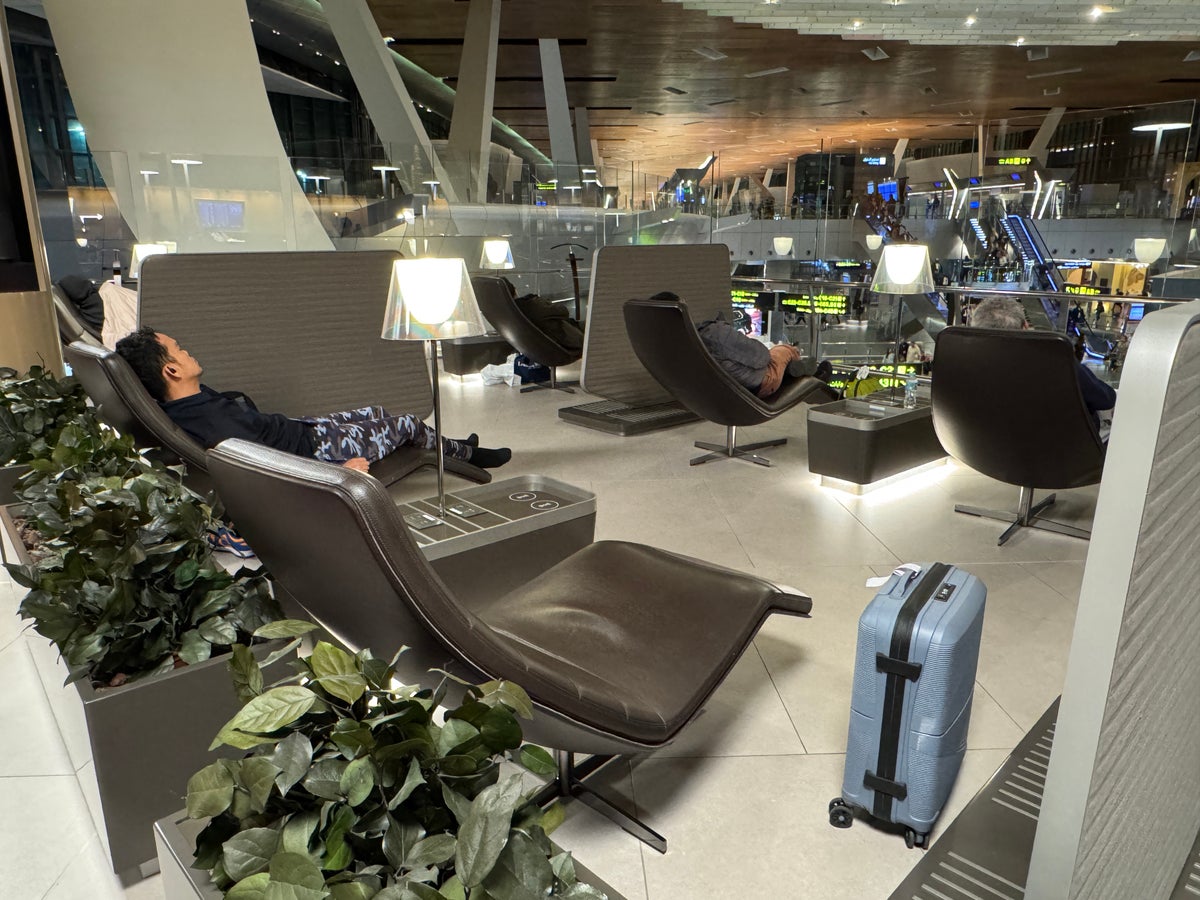 Platinum Gold Lounge North DOH recliners