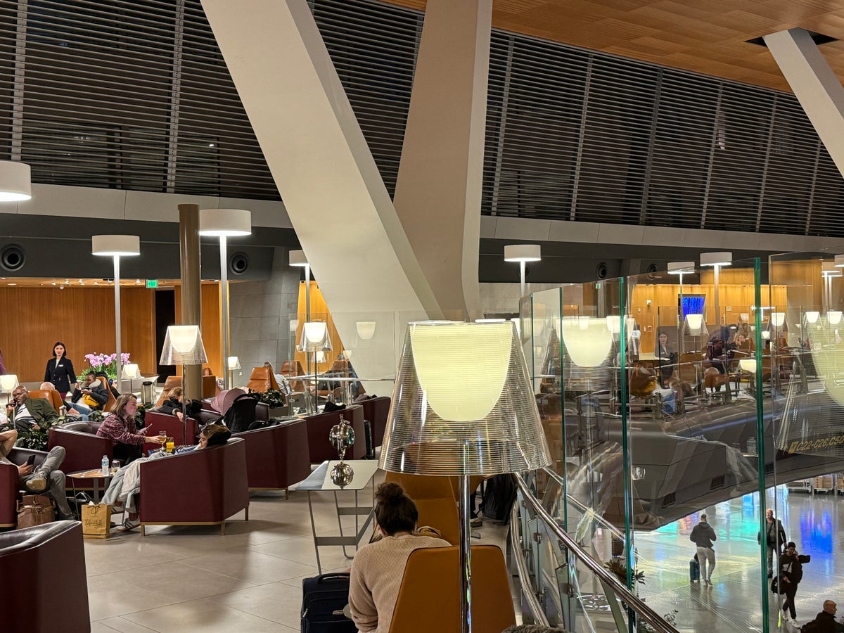 Platinum Gold Lounge North DOH seating along edge