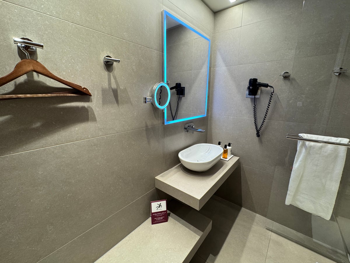 Platinum Gold Lounge North DOH shower vanity