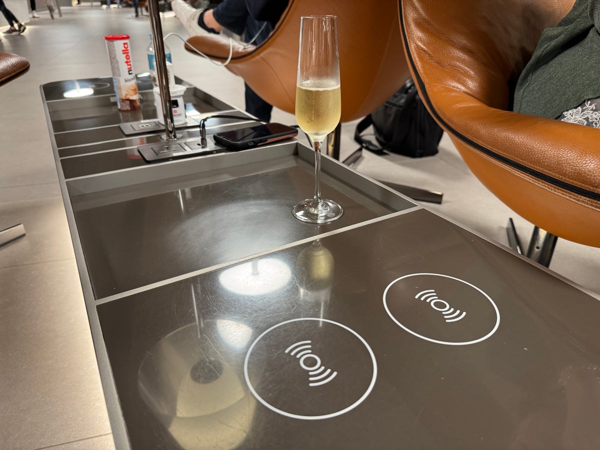 Platinum Gold Lounge North DOH wireless charging