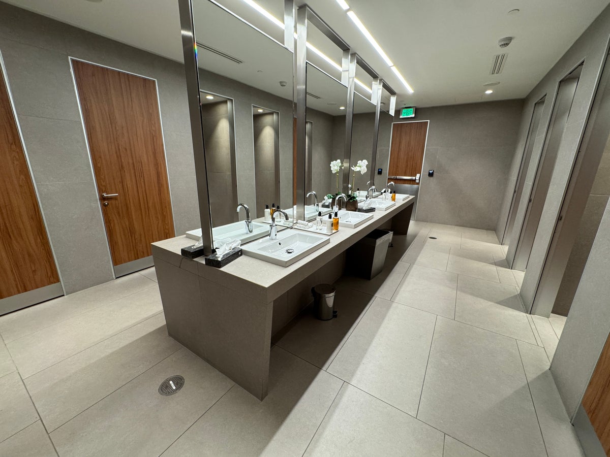 Platinum Gold Lounge North DOH womens restroom