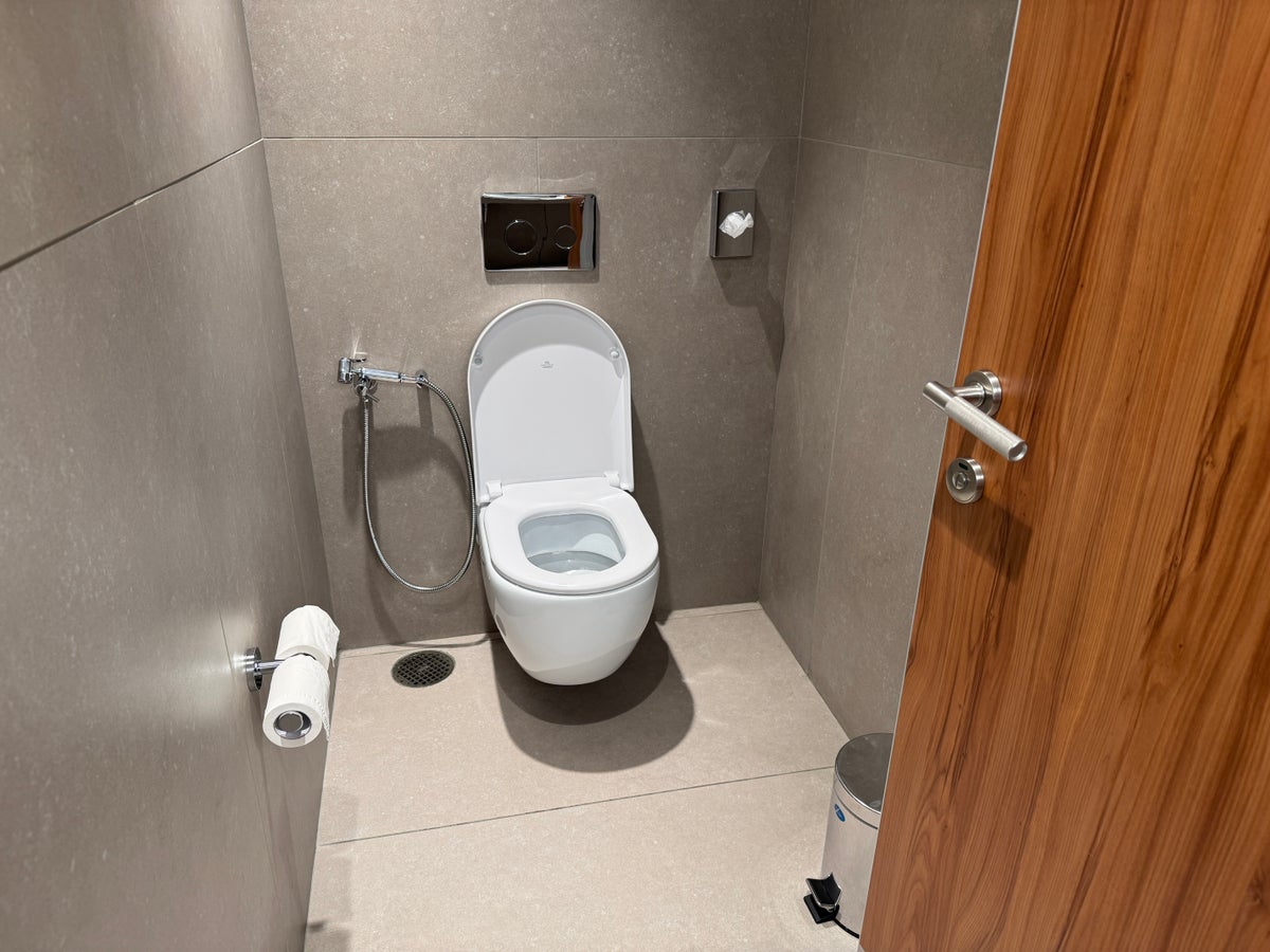 Platinum Gold Lounge North DOH womens toilet