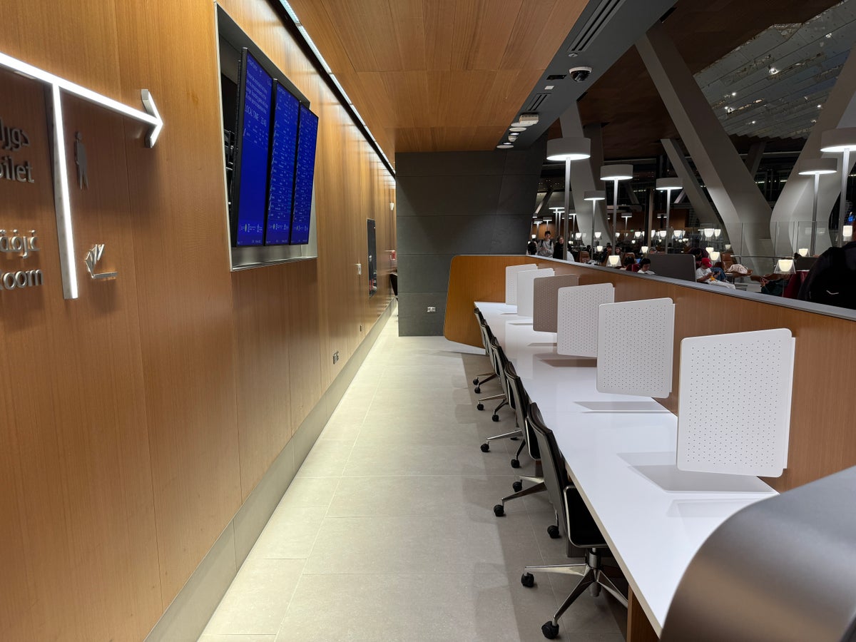 Platinum Gold Lounge North DOH workstations