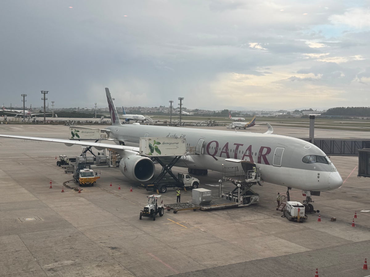 Qatar Airways B777 200 at Sao Paulo GRU