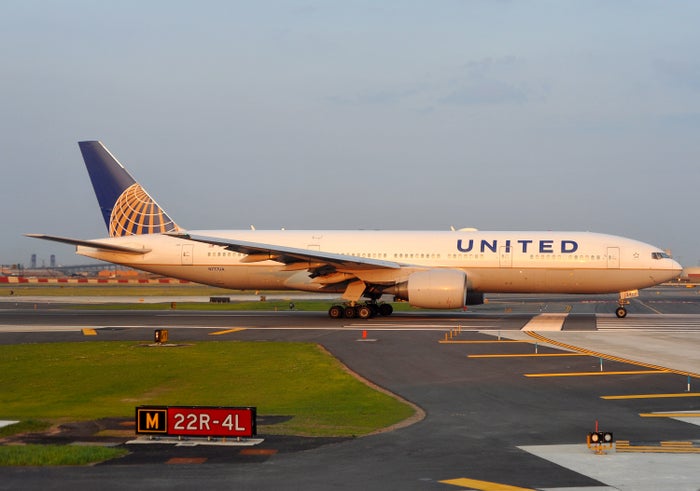 United 777 200 EWR