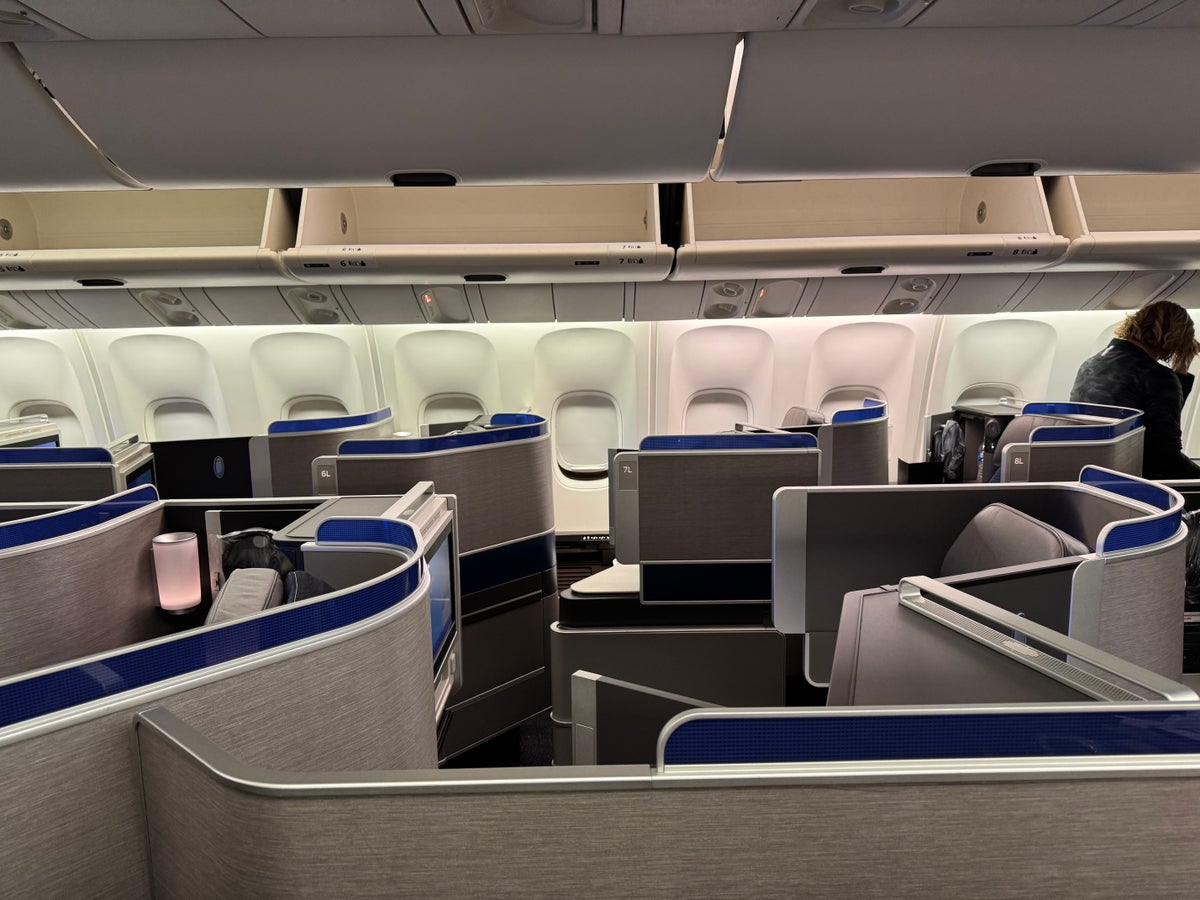 United Airlines B767 400 Polaris center seats