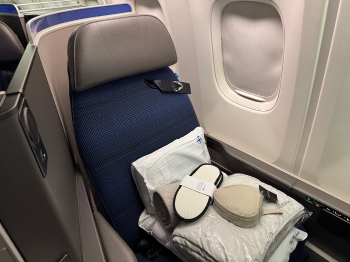 United Airlines B767 400 Polaris window seat United Airlines B767 400 Polaris window seat