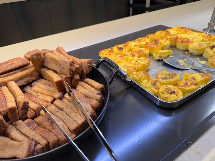 United Club Chicago ORD T1 Gate C10 French toast frittata