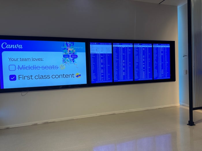 United Club Chicago ORD T1 Gate C10 departure boards