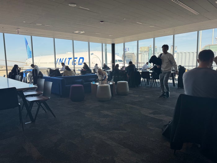 United Club Chicago ORD T1 Gate C10 window seating area