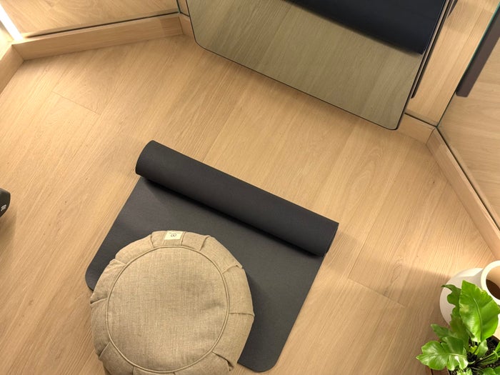 Virgin Atlantic Clubhouse LAX Zen Den yoga mat
