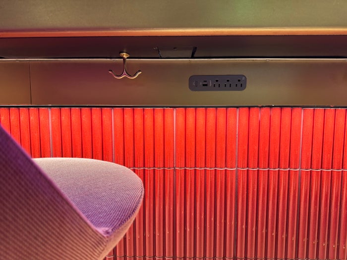 Virgin Atlantic Clubhouse LAX bar hooks outlets Virgin Atlantic Clubhouse LAX bar hooks outlets