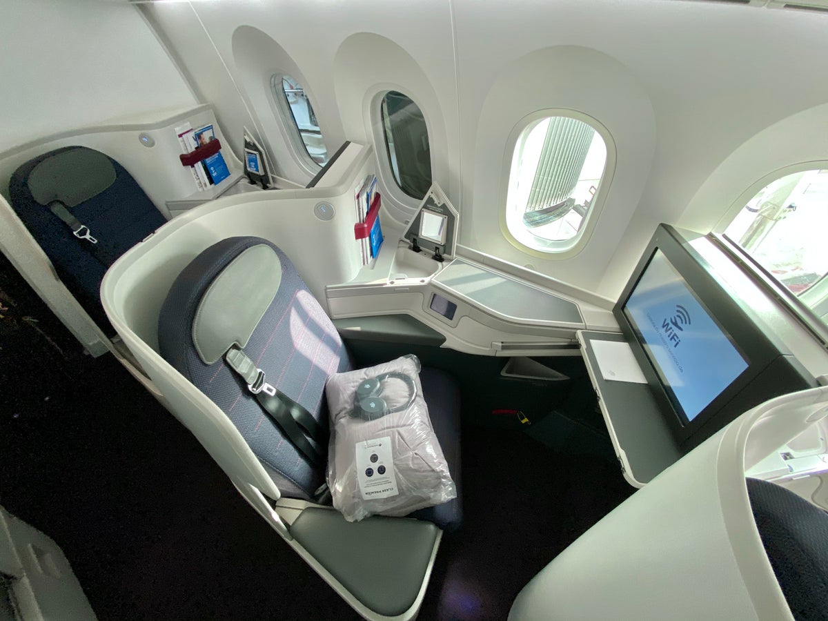 Aeromexico 7879 Business Class Window Seats