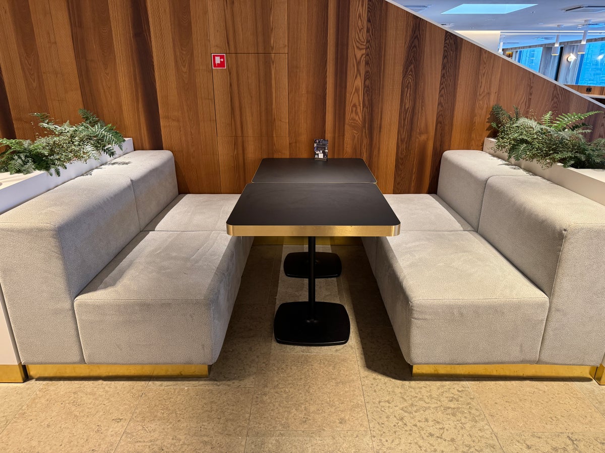 Airport Lounge by LHV TLL booths