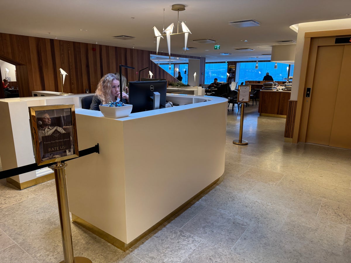 Airport Lounge by LHV TLL check in desk