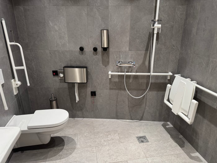 Airport Lounge by LHV TLL handicapped shower