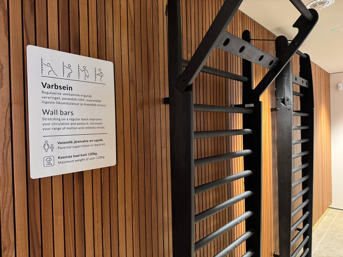 Airport Lounge by LHV TLL wall bars
