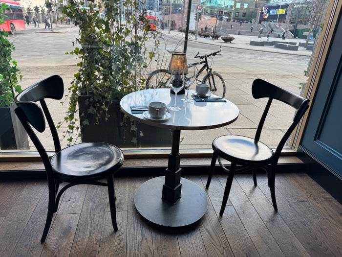 Amerikalinjen Atlas breakfast window seating Amerikalinjen Atlas breakfast window seating