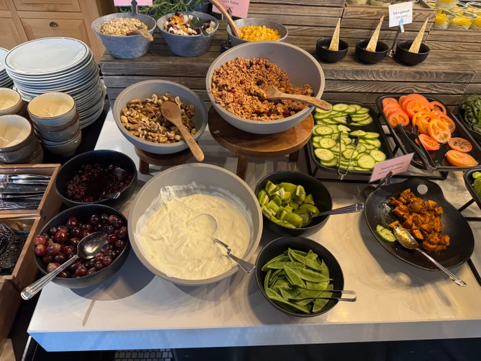 Amerikalinjen Atlas breakfast yogurt fruit Amerikalinjen Atlas breakfast yogurt fruit