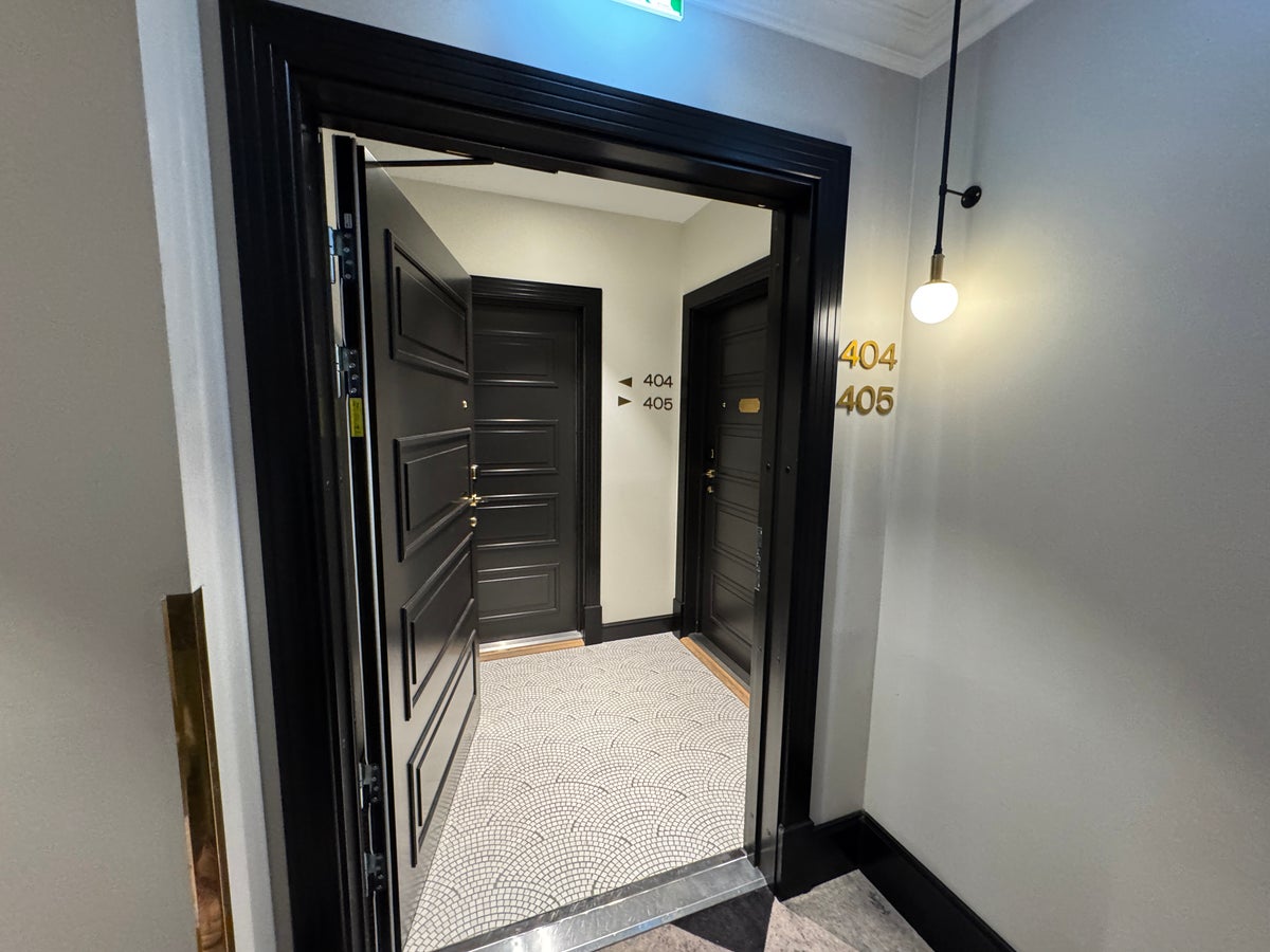 Amerikalinjen entrance to room 404