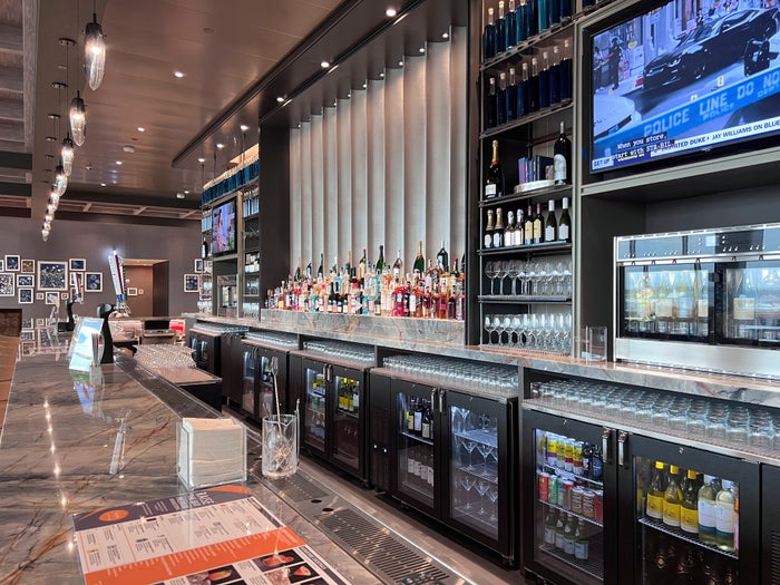 Atlanta Delta Sky Club close up of bar Atlanta Delta Sky Club close up of bar