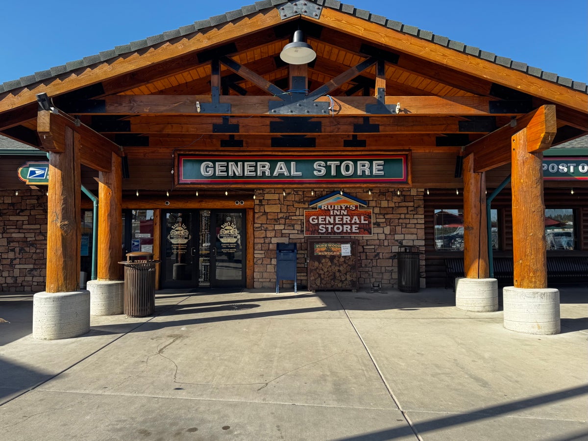 Best Western Plus Rubys Inn General Store entrance