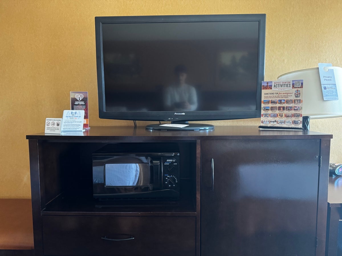 Best Western Plus Rubys Inn bedroom TV microwave