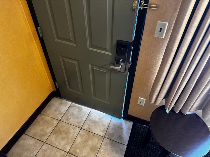 Best Western Plus Rubys Inn bedroom entry