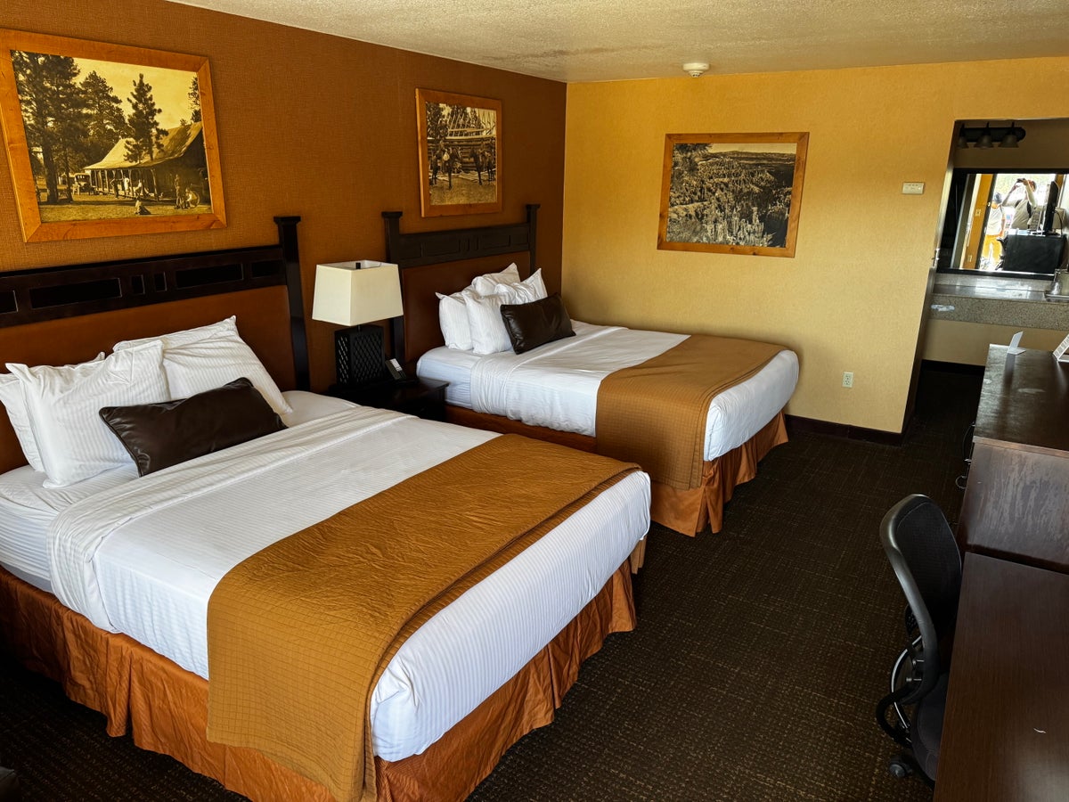 Best Western Plus Rubys Inn bedroom