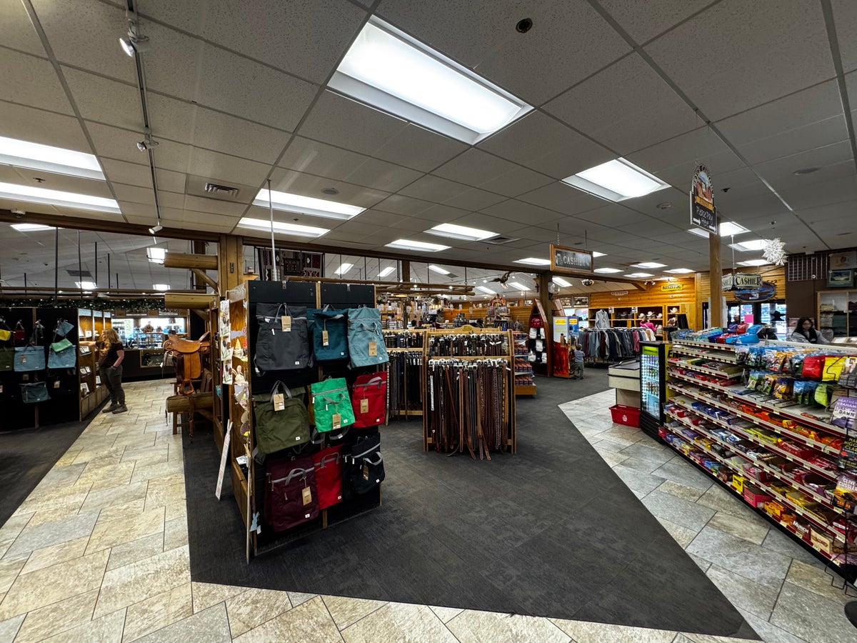 Best Western Plus Rubys Inn store clothing snacks