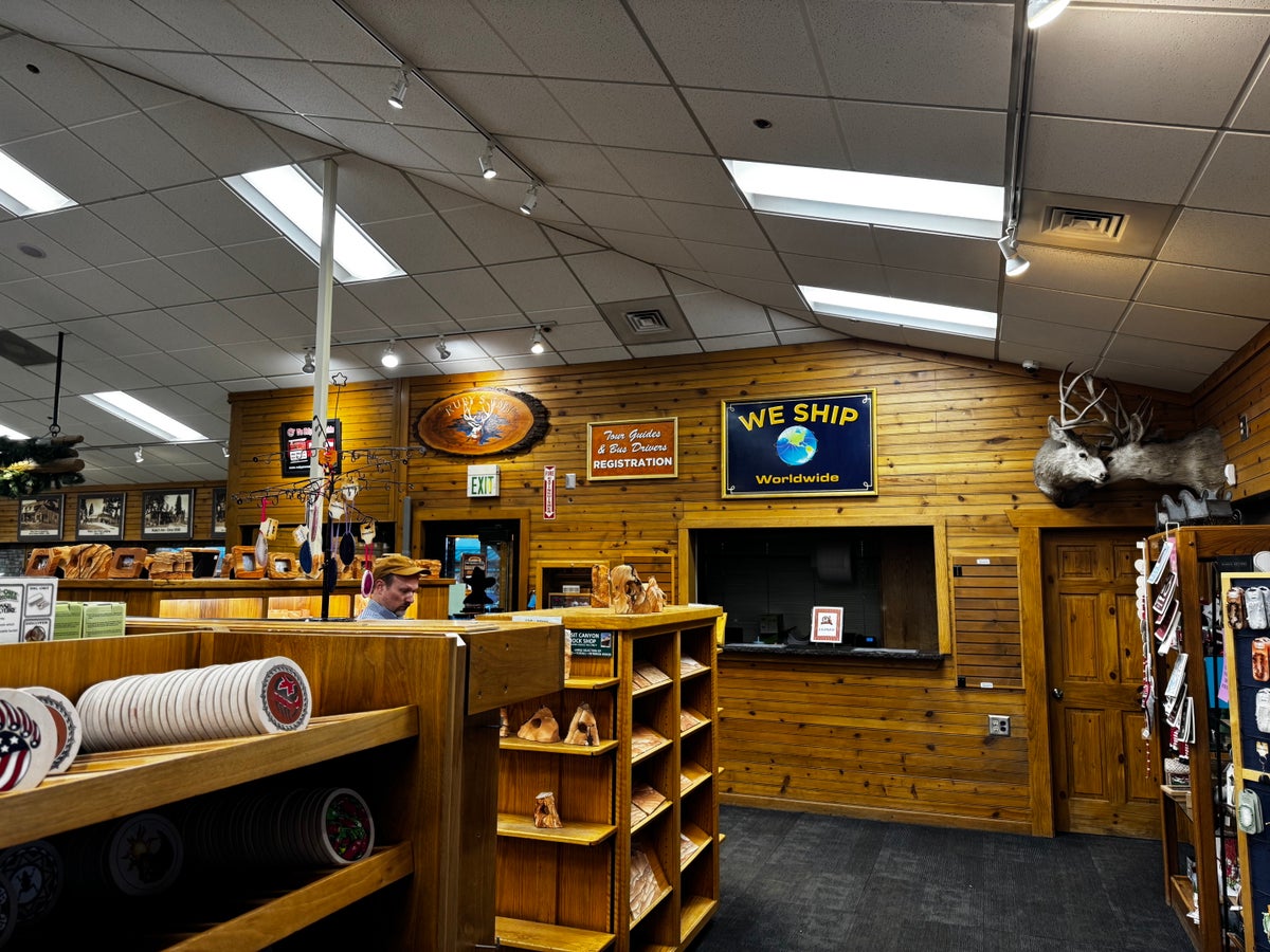 Best Western Plus Rubys Inn store shipping desk