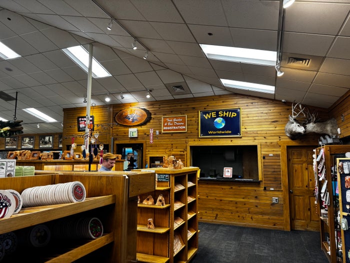 Best Western Plus Rubys Inn store shipping desk